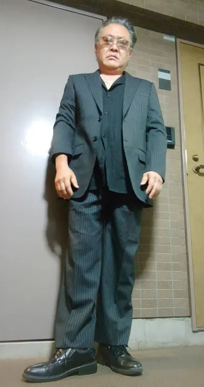 ダークスーツの強面の役柄